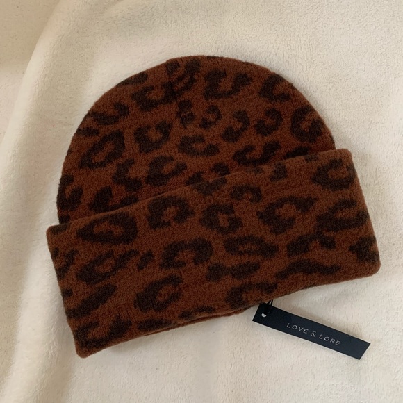 *NEW* Love & Lore Cheetah Print Winter Hat - Picture 2 of 6